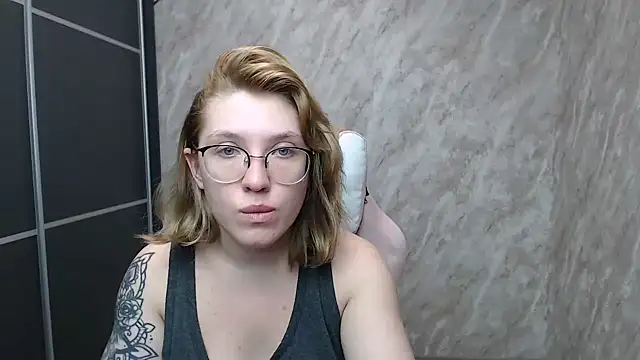 Snapshot of Reginasmilee chatting on February 16, 2:43 pm Reginasmilee online show from February 16, 2:43 pm