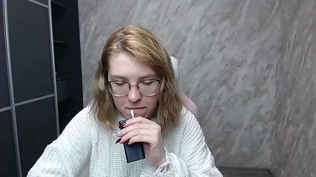 Snapshot of Reginasmilee chatting on February 18, 4:37 am Reginasmilee online show from February 18, 4:37 am