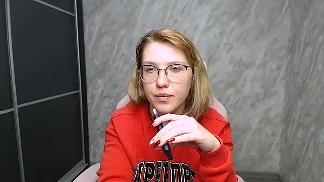 Snapshot of Reginasmilee chatting on February 19, 5:38 am Reginasmilee online show from February 19, 5:38 am