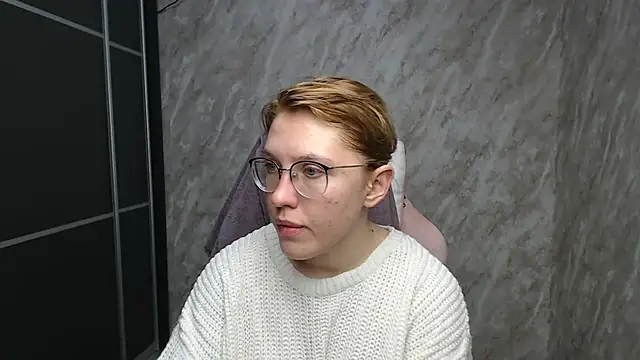 Snapshot of Reginasmilee chatting on February 20, 2:35 pm Reginasmilee online show from February 20, 2:35 pm