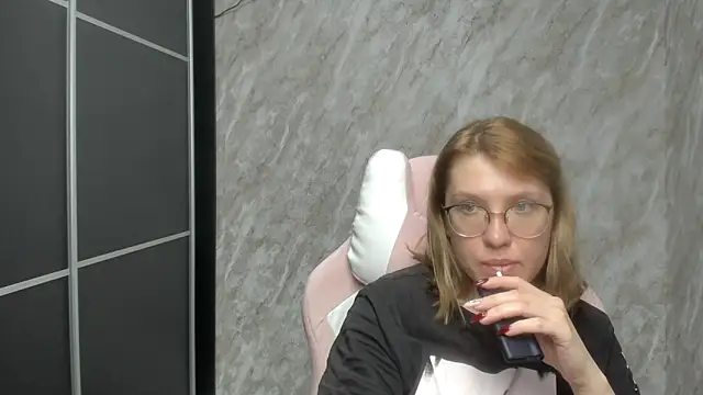Snapshot of Reginasmilee chatting on February 21, 3:12 am Reginasmilee online show from February 21, 3:12 am