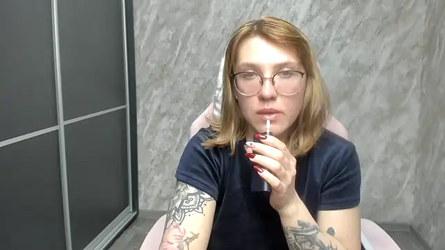 Snapshot of Reginasmilee chatting on February 21, 6:26 pm Reginasmilee online show from February 21, 6:26 pm