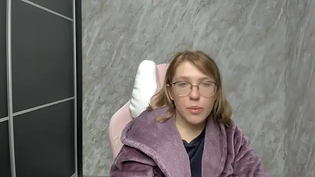 Snapshot of Reginasmilee chatting on February 22, 7:56 am Reginasmilee online show from February 22, 7:56 am