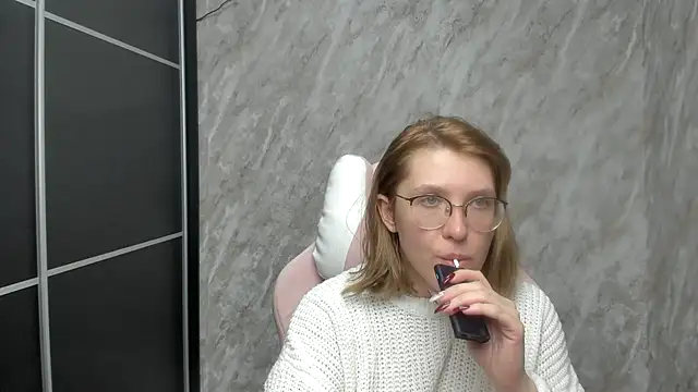 Snapshot of Reginasmilee chatting on February 23, 3:51 pm Reginasmilee online show from February 23, 3:51 pm