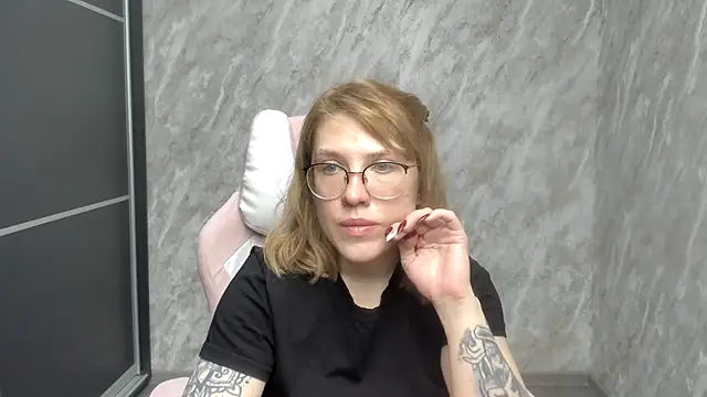 Snapshot of Reginasmilee chatting on February 24, 5:54 am Reginasmilee online show from February 24, 5:54 am