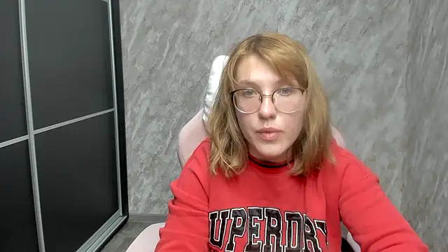 Snapshot of Reginasmilee chatting on February 24, 2:58 pm Reginasmilee online show from February 24, 2:58 pm