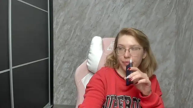 Snapshot of Reginasmilee chatting on February 26, 2:48 am Reginasmilee online show from February 26, 2:48 am