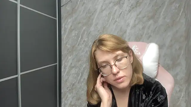 Snapshot of Reginasmilee chatting on February 27, 5:58 pm Reginasmilee online show from February 27, 5:58 pm