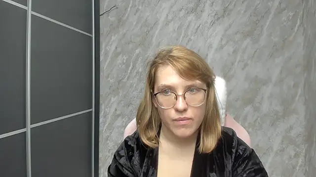 Snapshot of Reginasmilee chatting on February 28, 5:59 am Reginasmilee online show from February 28, 5:59 am