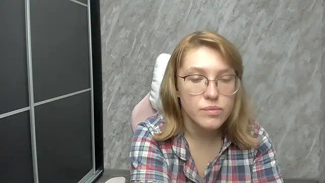 Snapshot of Reginasmilee chatting on March 2, 10:45 am Reginasmilee online show from March 2, 10:45 am