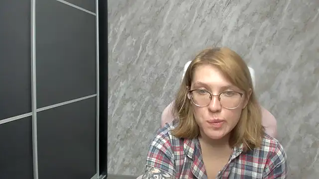 Snapshot of Reginasmilee chatting on March 2, 1:49 pm Reginasmilee online show from March 2, 1:49 pm