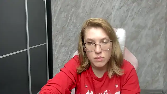 Snapshot of Reginasmilee chatting on March 2, 5:14 pm Reginasmilee online show from March 2, 5:14 pm