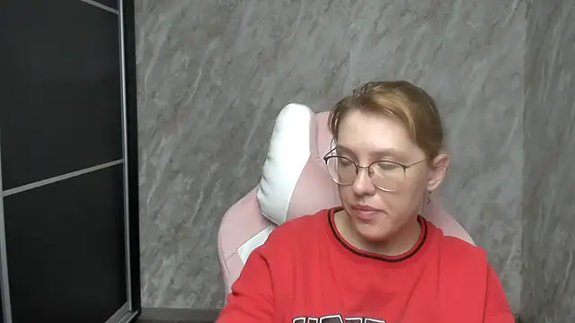Snapshot of Reginasmilee chatting on March 5, 2:57 am Reginasmilee online show from March 5, 2:57 am