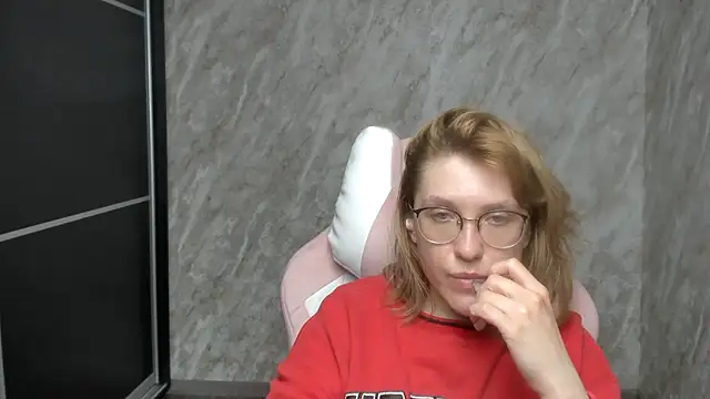 Snapshot of Reginasmilee chatting on March 5, 6:01 am Reginasmilee online show from March 5, 6:01 am