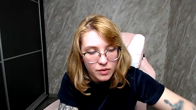 Snapshot of Reginasmilee chatting on March 6, 11:47 am Reginasmilee online show from March 6, 11:47 am