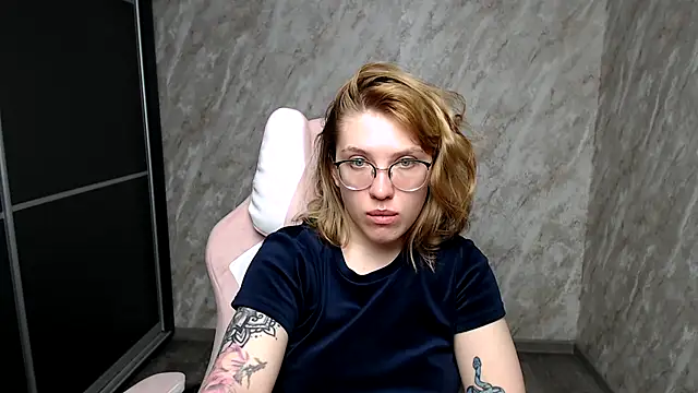 Snapshot of Reginasmilee chatting on March 7, 2:46 am Reginasmilee online show from March 7, 2:46 am