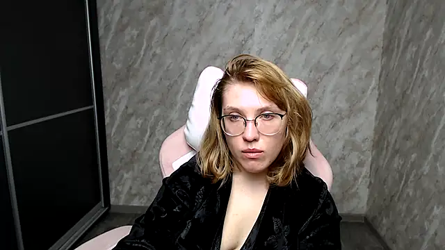 Snapshot of Reginasmilee chatting on March 7, 6:46 am Reginasmilee online show from March 7, 6:46 am