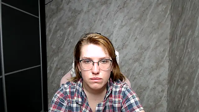 Snapshot of Reginasmilee chatting on March 8, 2:34 am Reginasmilee online show from March 8, 2:34 am