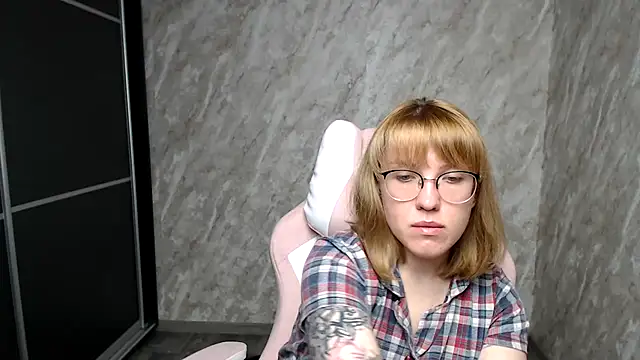 Snapshot of Reginasmilee chatting on March 8, 5:59 am Reginasmilee online show from March 8, 5:59 am