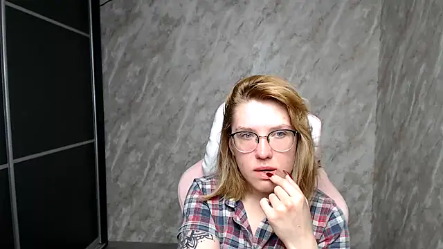 Snapshot of Reginasmilee chatting on March 9, 2:39 am Reginasmilee online show from March 9, 2:39 am
