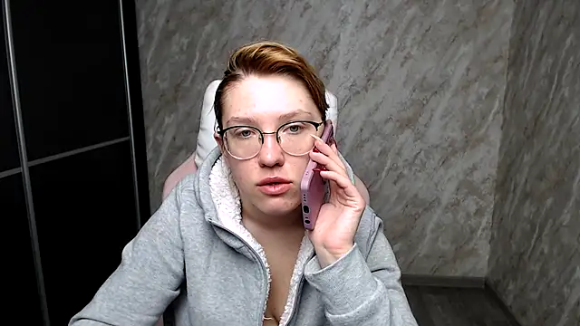 Snapshot of Reginasmilee chatting on March 11, 4:43 am Reginasmilee online show from March 11, 4:43 am