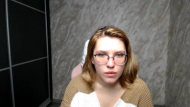 Snapshot of Reginasmilee chatting on March 18, 3:42 am Reginasmilee online show from March 18, 3:42 am