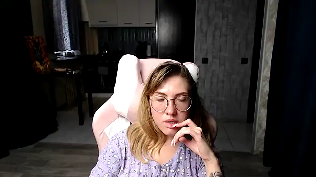 Snapshot of Reginasmilee chatting on September 9, 12:15 pm Reginasmilee online show from September 9, 12:15 pm