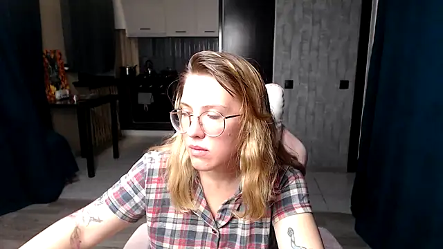 Snapshot of Reginasmilee chatting on September 11, 11:49 pm Reginasmilee online show from September 11, 11:49 pm