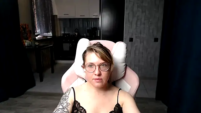 Snapshot of Reginasmilee chatting on September 17, 11:56 am Reginasmilee online show from September 17, 11:56 am