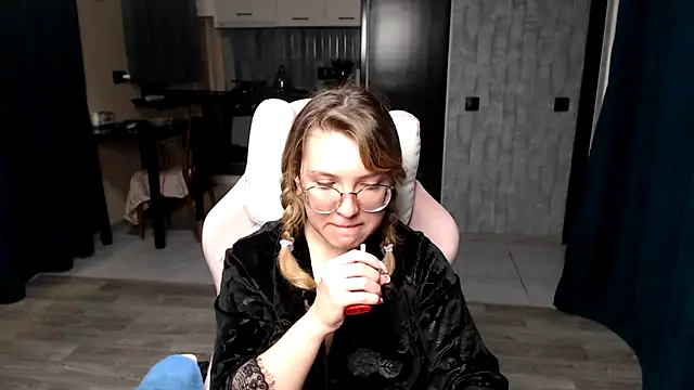Snapshot of Reginasmilee chatting on September 21, 2:02 am Reginasmilee online show from September 21, 2:02 am