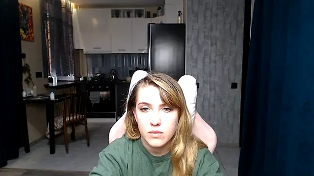 Snapshot of Reginasmilee chatting on September 27, 12:32 pm Reginasmilee online show from September 27, 12:32 pm