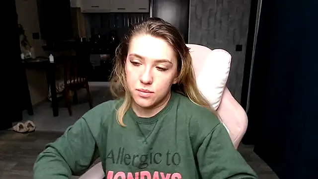 Snapshot of Reginasmilee chatting on September 28, 2:06 am Reginasmilee online show from September 28, 2:06 am