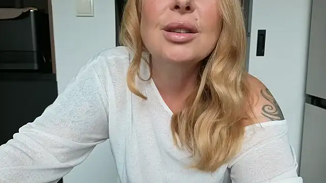 Snapshot of TammyJeann chatting on September 14, 1:43 pm TammyJeann online show from September 14, 1:43 pm