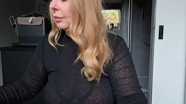 Snapshot of TammyJeann chatting on October 6, 7:50 am TammyJeann online show from October 6, 7:50 am