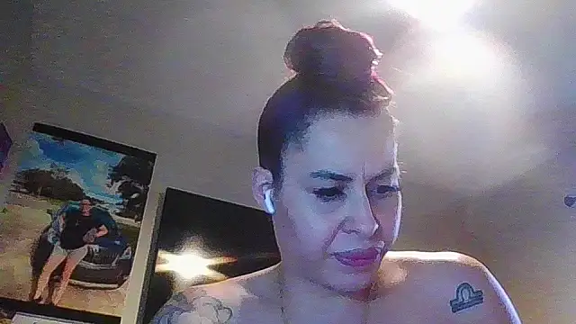 imisamoore69 online show from November 24, 7:35 pm