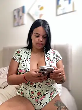 Snapshot of AliceStarshine chatting on October 22, 1:11 pm AliceStarshine online show from October 22, 1:11 pm