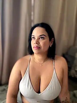 Snapshot of AliceStarshine chatting on November 5, 12:16 pm AliceStarshine online show from November 5, 12:16 pm