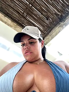 Snapshot of AliceStarshine chatting on December 13, 7:53 pm AliceStarshine online show from December 13, 7:53 pm