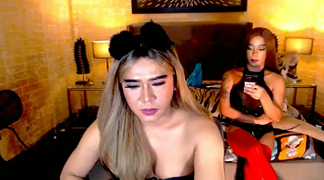 BigCumHuntersxx online show from December 13, 12:50 pm