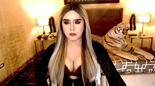 BigCumHuntersxx online show from January 19, 7:04 am