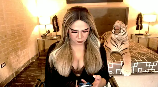 BigCumHuntersxx online show from February 1, 6:08 pm