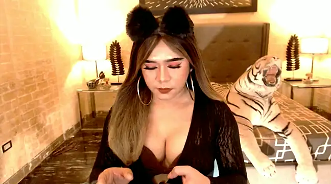 BigCumHuntersxx online show from February 5, 8:00 am