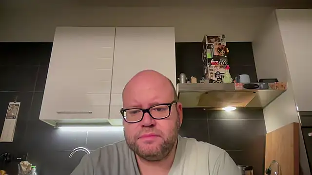 theitalianbear online show from December 3, 5:42 am