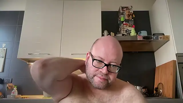 theitalianbear online show from December 3, 8:49 am