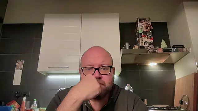 Snapshot of theitalianbear chatting on November 30, 2:48 am theitalianbear online show from November 30, 2:48 am