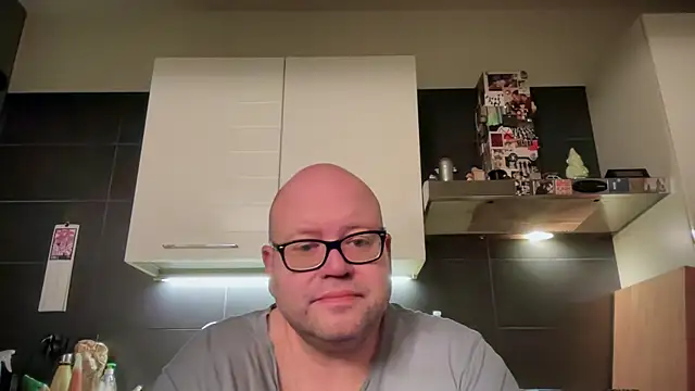 Snapshot of theitalianbear chatting on April 27, 1:25 am theitalianbear online show from April 27, 1:25 am