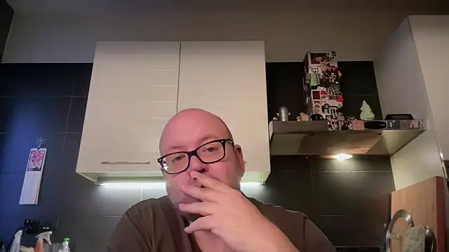 Snapshot of theitalianbear chatting on May 1, 3:55 am theitalianbear online show from May 1, 3:55 am