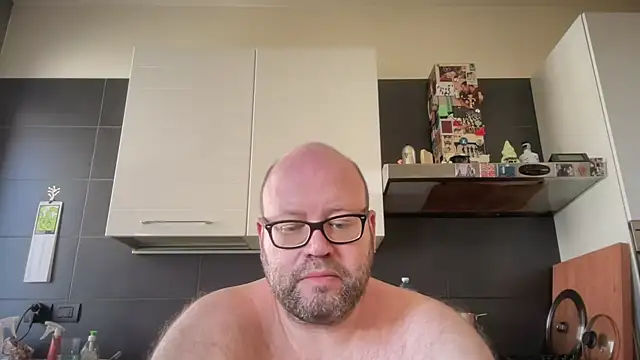 Snapshot of theitalianbear chatting on May 13, 11:29 am theitalianbear online show from May 13, 11:29 am