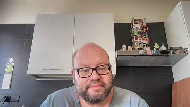 Snapshot of theitalianbear chatting on May 21, 7:37 am theitalianbear online show from May 21, 7:37 am