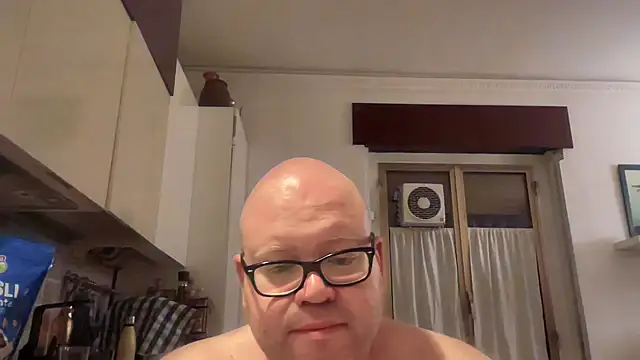 Snapshot of theitalianbear chatting on May 22, 2:51 am theitalianbear online show from May 22, 2:51 am